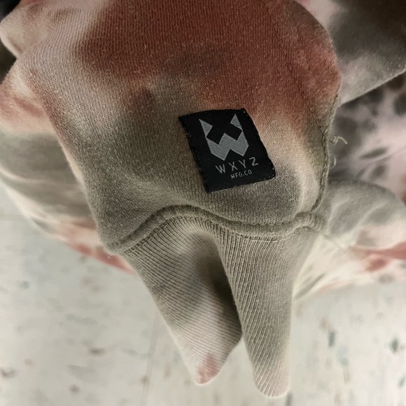 WXYZ Mfg Co Size tie-dye Skull Graphic Design hoodie - Picture 6 of 9